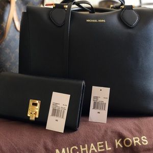 Michael Kors Miranda tote & wallet.—>set!!!!